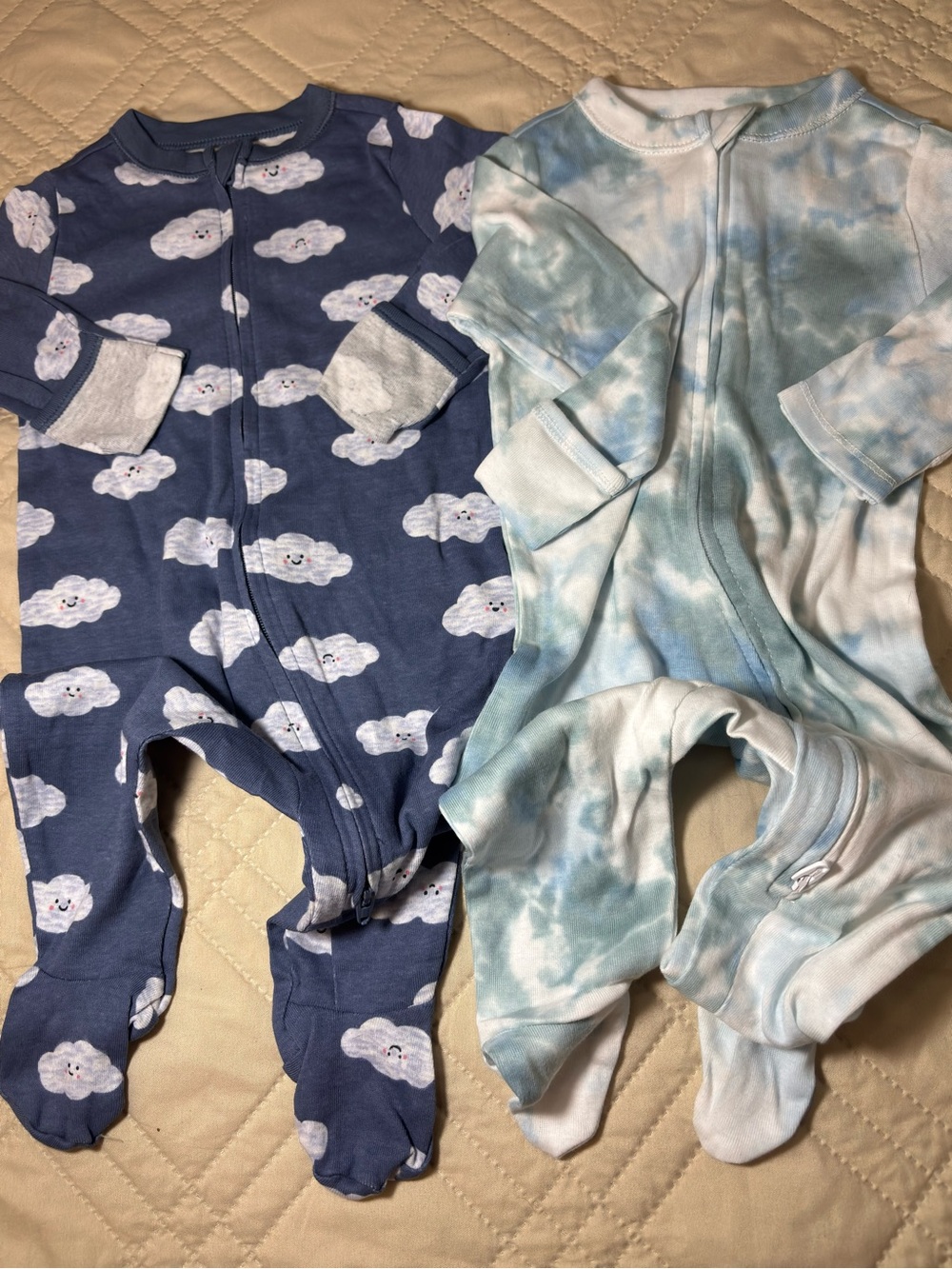 Old Navy 3-6M Unisex Cloud & Tie-Dye Footed One-Piece Sleepers